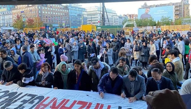 تظاهرات افغان ها در اعتراض به نسل کشی هزاره ها 